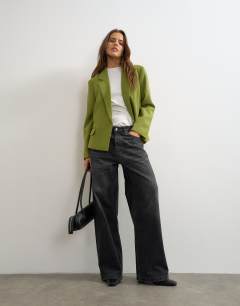 Model wearing Boxy mid blazer in olive