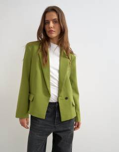 Model wearing Boxy mid blazer in olive