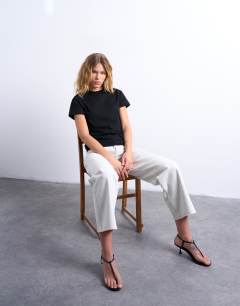 Model wearing Boxy tee in black