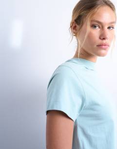 Model wearing Boxy tee in blue