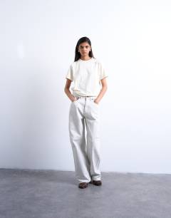 Model wearing Boxy tee in ecru