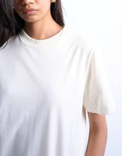 Model wearing Boxy tee in ecru