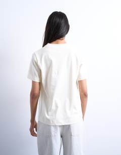 Model wearing Boxy tee in ecru