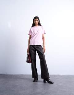 Model wearing Boxy tee in pink
