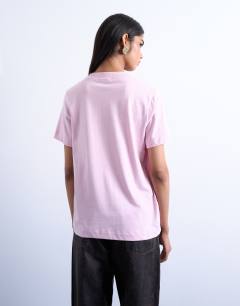 Model wearing Boxy tee in pink