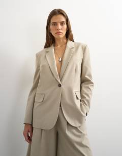 Model wearing Boyfriend single breasted blazer in beige