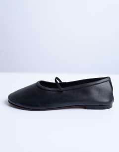 Model wearing Brad leather ballerina with elastic strap in black