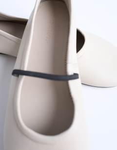 Model wearing Brad leather ballerina with elastic strap in off white