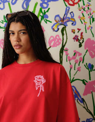 Topshop - Bradley. B - T-Shirt in Rot mit Rückenprint