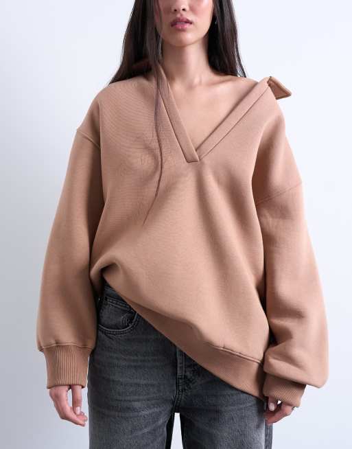 Topshop – Brązowa bluza z dekoltem w kształcie litery V i kołnierzykiem polo o bardzo długim fasonie