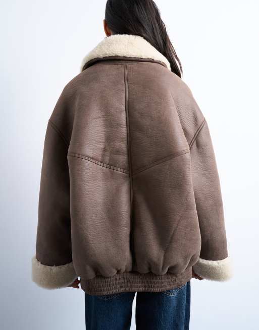 Topshop – Brązowa kurtka bomberka super oversize z imitacji skóry owczej w stylu vintage, 3 z 4