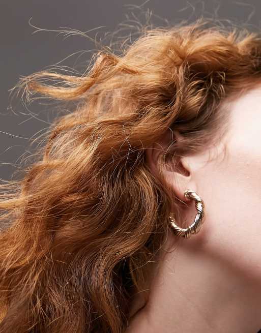 Topshop – Breite Creolen mit verdrehtem Design in Goldoptik