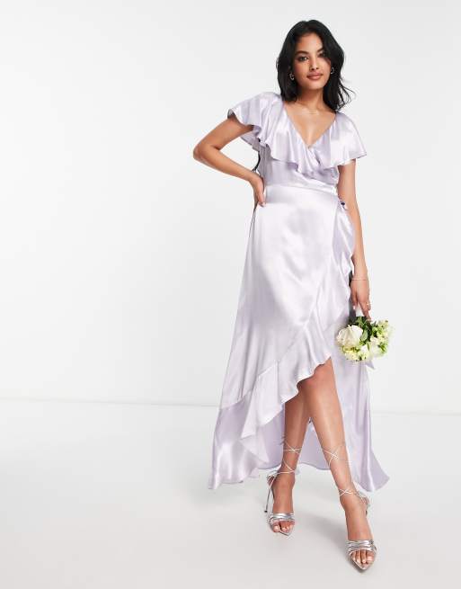 Topshop Bridesmaid – Liliowa satynowa sukienka kopertowa z falbanką