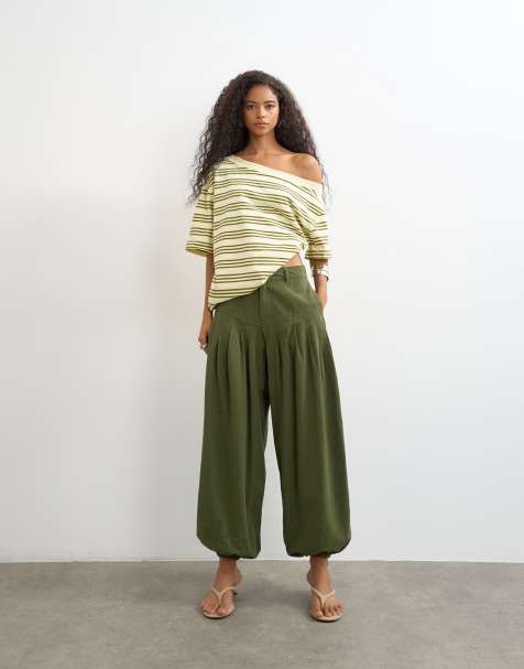 Topshop broek met diepe schouderpas en ballonpijpen in kaki - view 1