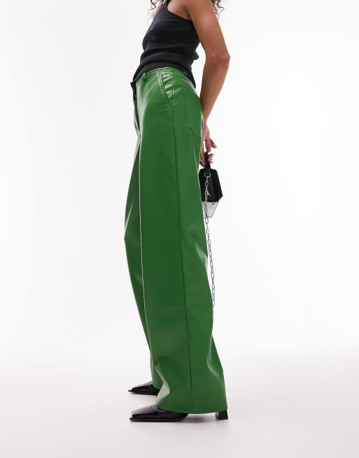 Topshop - Broek met wijde pijpen van imitatieleer in groen