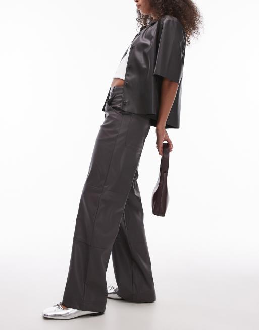 Topshop - Broek van imitatieleer met rechte pijpen en naaddetail in grijs