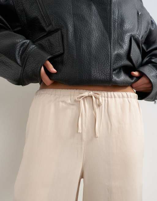 Topshop - Broek van satijn met wijde pijpen en gestrikte taille in ecru, 3 van 5