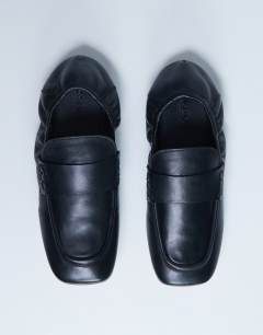 Model wearing Brooks ruched back real leather flat shoe in black