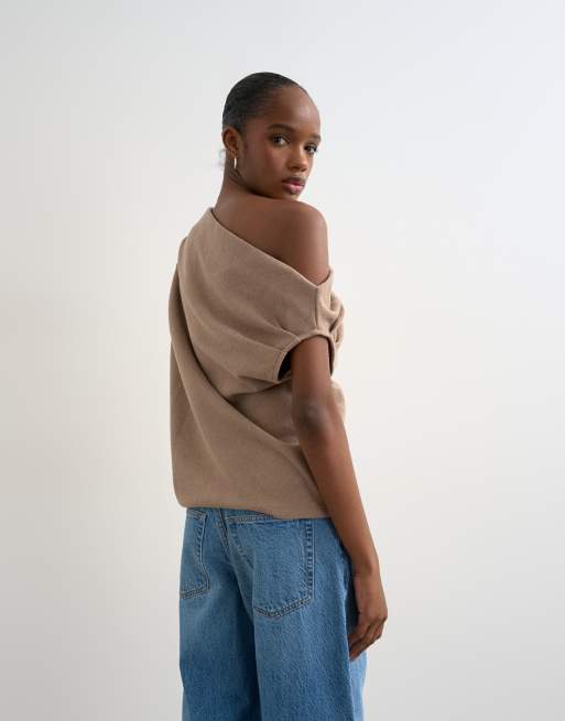 Topshop – Brungrå, mjuk topp med en bar axel, 2 av 4