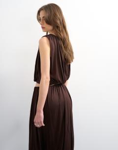Model wearing Bubble drape top in chocolate