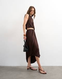 Model wearing Bubble drape top in chocolate