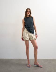 Model wearing Bubble hem clean short in neutral