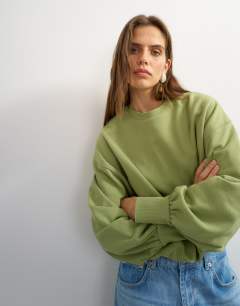 Model wearing Bubble hem sweat in washed sage