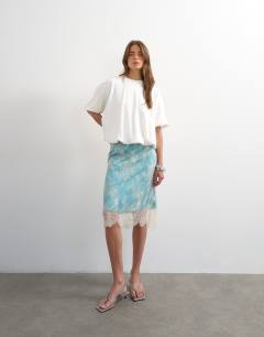 Model wearing Bubble hem tee in ivory