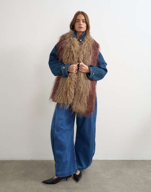 Topshop - bufanda de piel sintética Sandy vaporosa en marrón y burdeos, 2 de 3