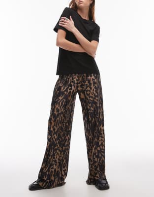 Topshop - Bunte Plissee-Hose mit verwischtem Leopardenmuster