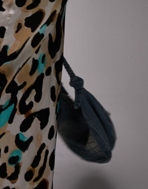 Topshop – Bunter Satin-Midirock mit Leopardenmuster und asymmetrischem Schnitt, 2 von 4