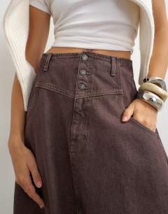 Model wearing Button front barrel maxi skirt in chocolate