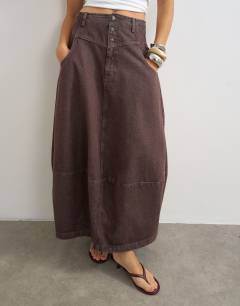 Model wearing Button front barrel maxi skirt in chocolate