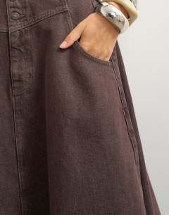 Model wearing Button front barrel maxi skirt in chocolate
