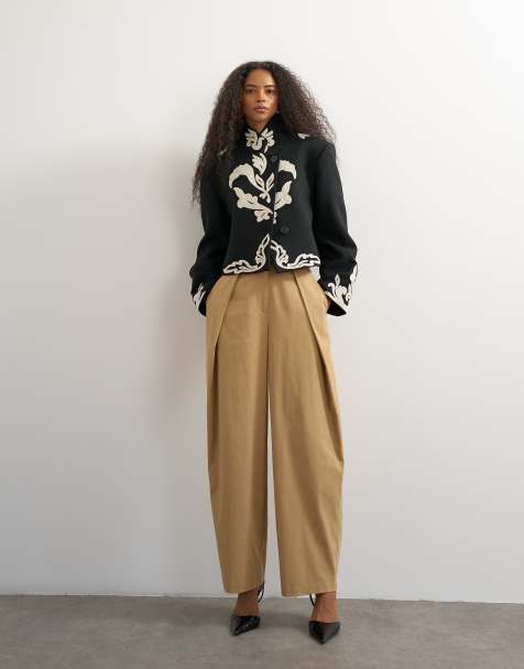 Topshop byxor med veck och barrel-passform i beige - view 1