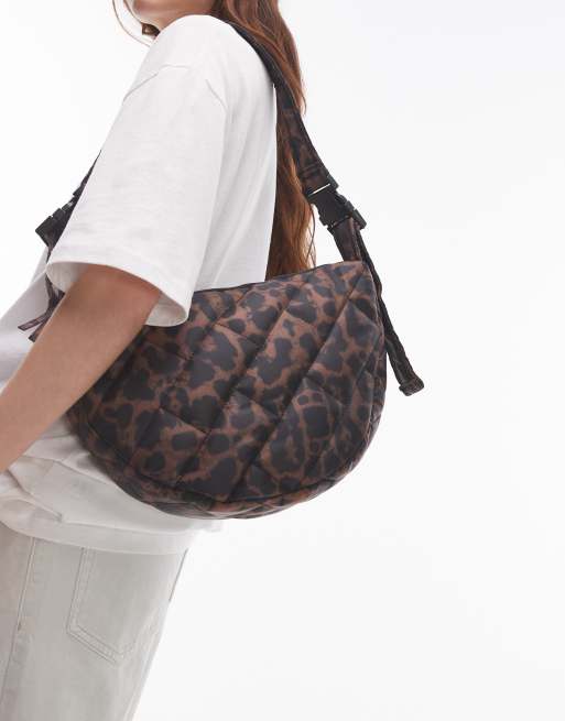 Topshop - Cairo - Borsa a tracolla extra larga trapuntata in nylon leopardato