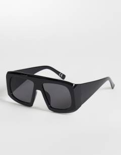 Model wearing Cairo chunky square sunglasses in black