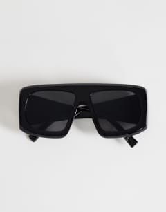 Model wearing Cairo chunky square sunglasses in black