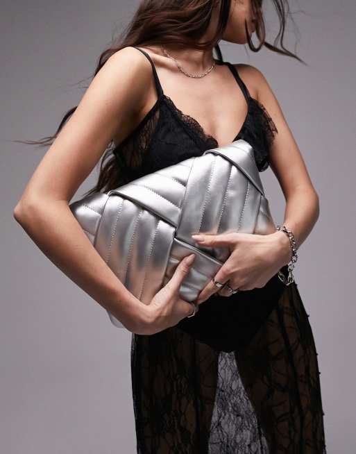 Topshop – Callie – Gewebte, gepolsterte Clutch in Silber