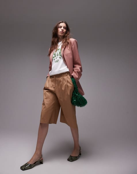 Topshop – Camelowe szorty o wydłużonym fasonie z zakładkami o długości 3/4 - view 1