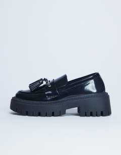 Cameron tassel loafer with cleated sole in black