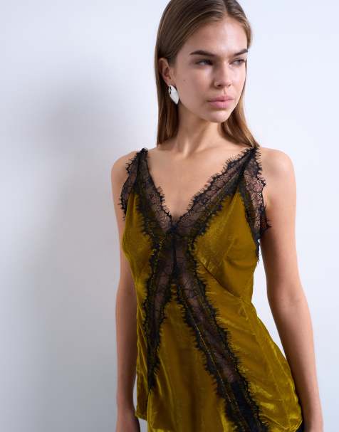 Topshop – Camisole aus Samt in Olivgrün mit kontrastierendem Spitzenbesatz - view 1