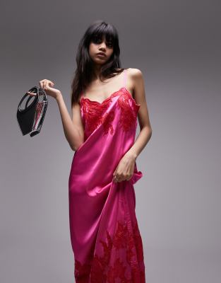 Topshop - Camisole-Midikleid aus Satin und Spitze in Rosa und Rot