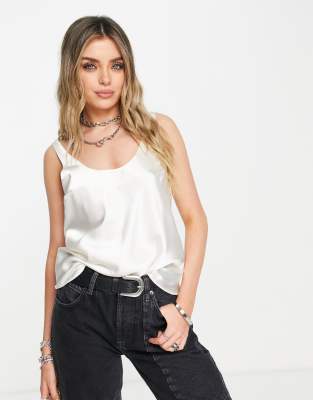 River Island - Canottiera con scollo ad anello bianca in raso | ASOS