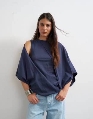 Cape draped tee in navy