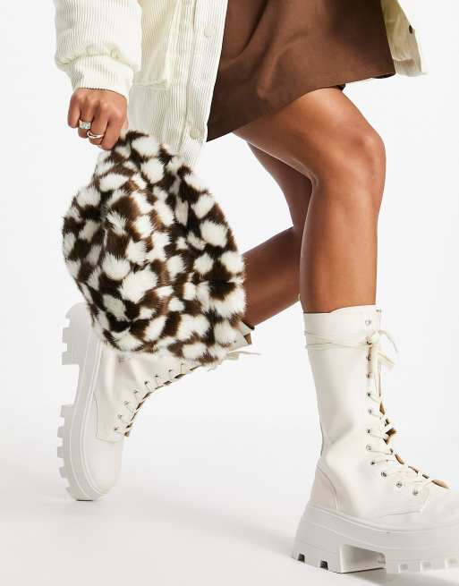 Topshop - Cappello da pescatore a scacchi monocromatici in pelliccia sintetica, 3 di 4