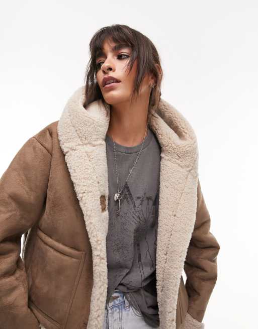 Topshop - Cappotto corto in montone sintetico color visone con fodera in pile borg e cappuccio