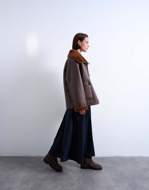 Topshop - Cappotto double-face oversize color cioccolato in montone con bottoni