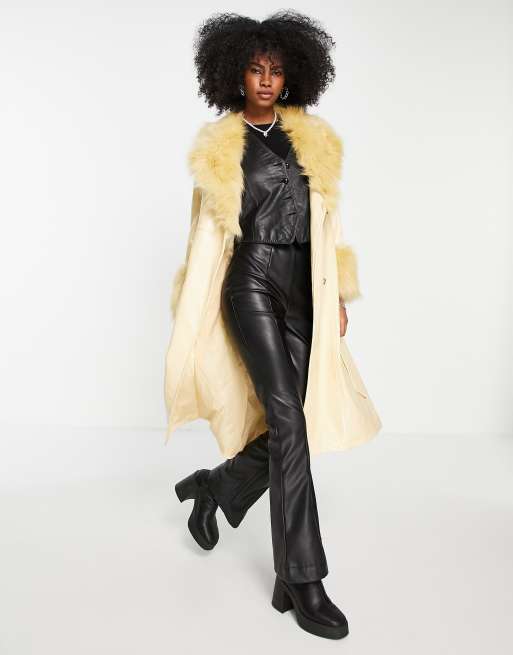 Topshop - Cappotto lungo in ecopelle PU color latticello con finiture in pelliccia sintetica