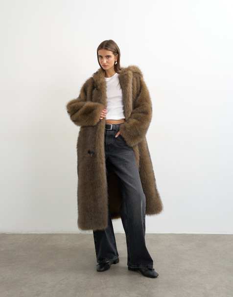 Topshop - Cappotto taglio lungo in pelliccia sintetica marrone con chiusura con alamari - view 1